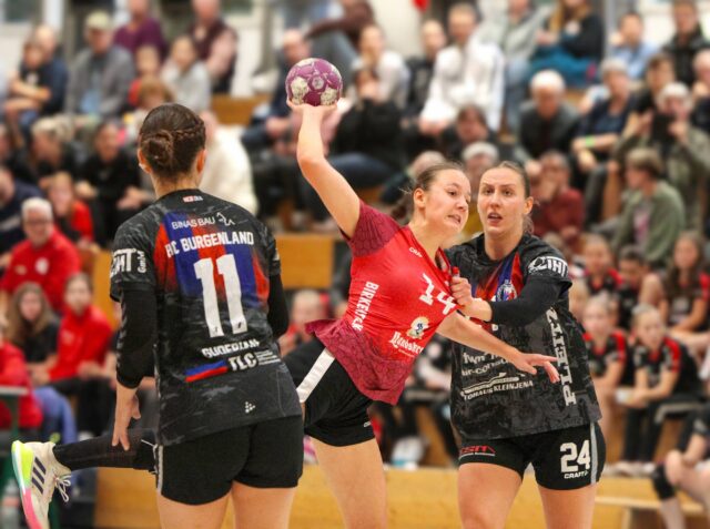 Görls zeigen neue Spielerinnen beim Heimturnier